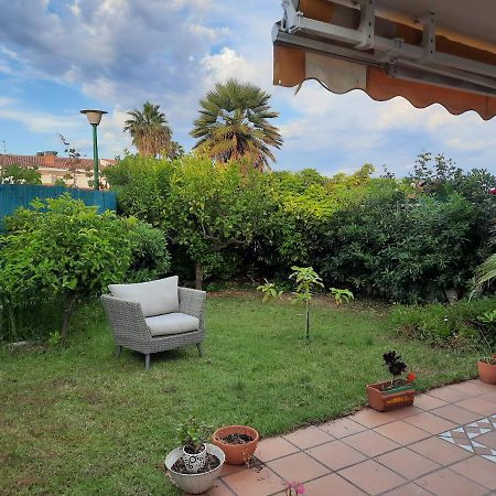 Cosy House With Garden Infront Of The Sea Apartman Creixell Kültér fotó