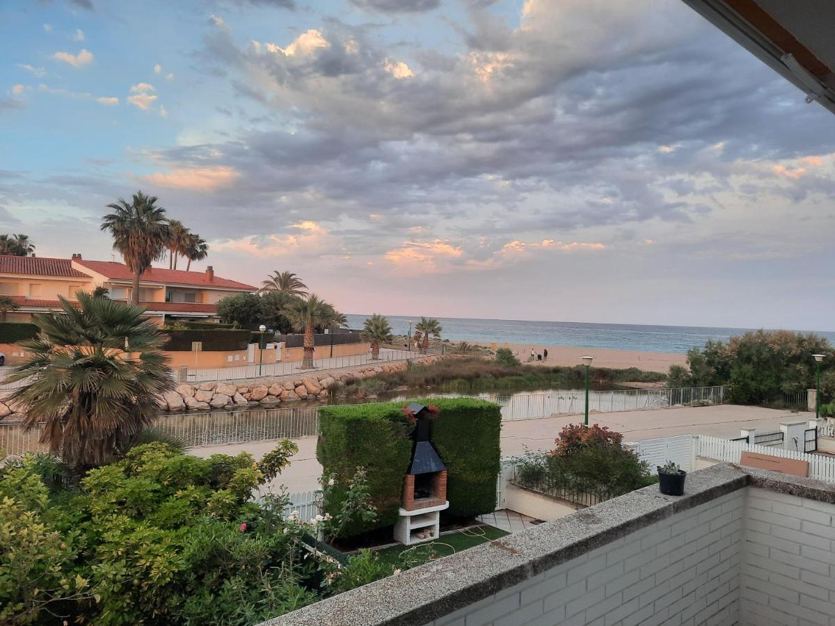 Cosy House With Garden Infront Of The Sea Apartman Creixell Kültér fotó