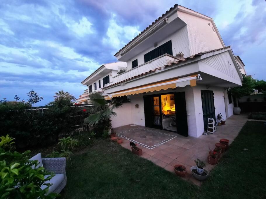 Cosy House With Garden Infront Of The Sea Apartman Creixell Kültér fotó